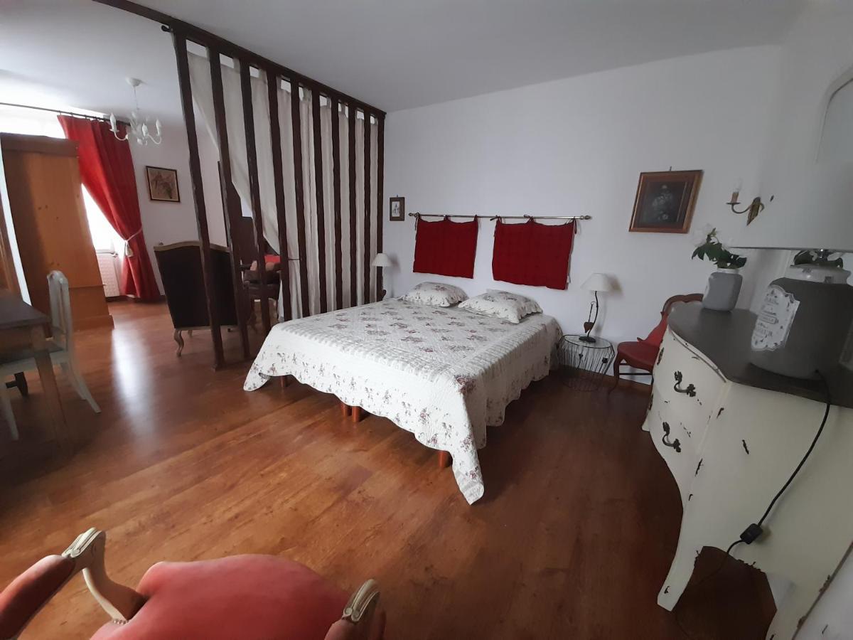 La Maison De Maria Saint-Beauzire  Kültér fotó